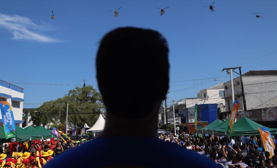 Governador Carlos Massa Ratinho Junior acompanhando o evento