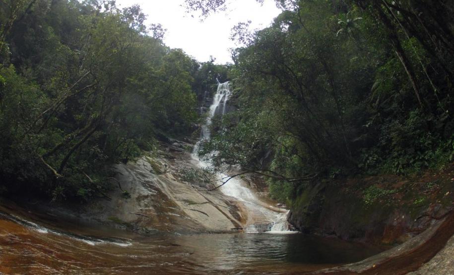 Cachoeira em Pde unidade de conservação paranaense