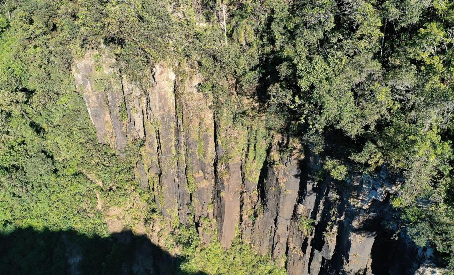 Relevo natural em uma Unidade de Conservação