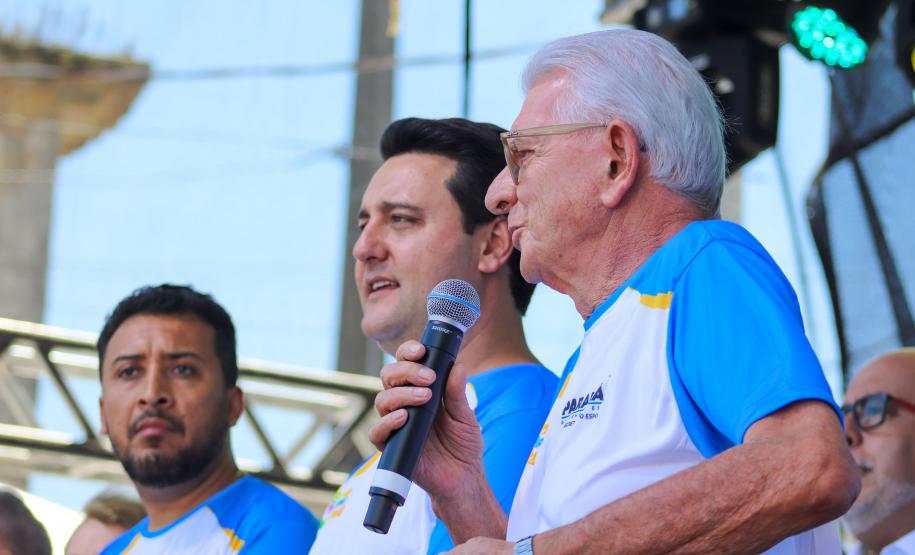 Governador Carlos Massa Ratinho Junior acompanhando o pronunciamento de aliados no evento