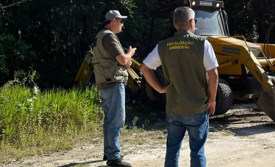 Foto de servidores do IAT em operação