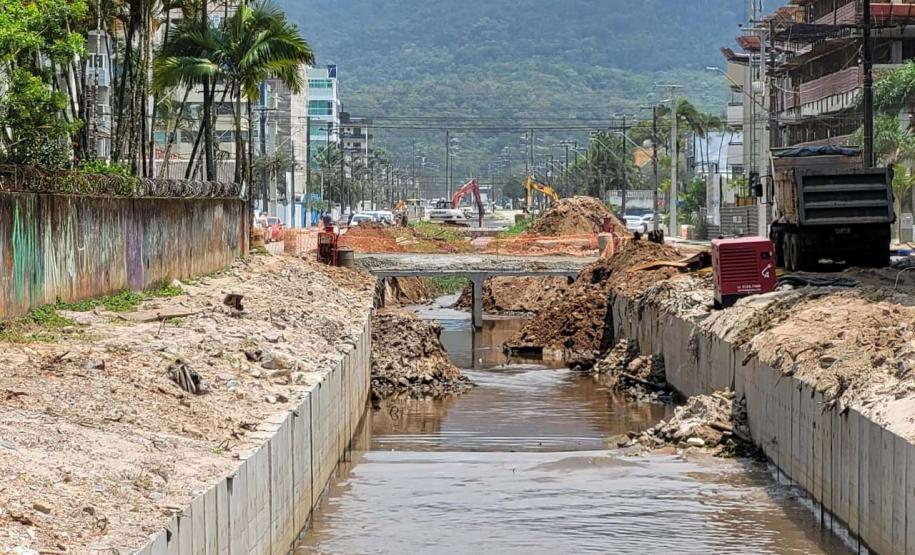 Foto de drenagem da orla de Matinhos