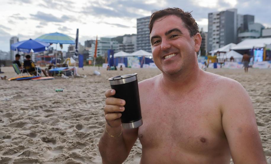 Banhista posando para foto