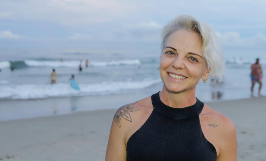 Banhista posando para foto