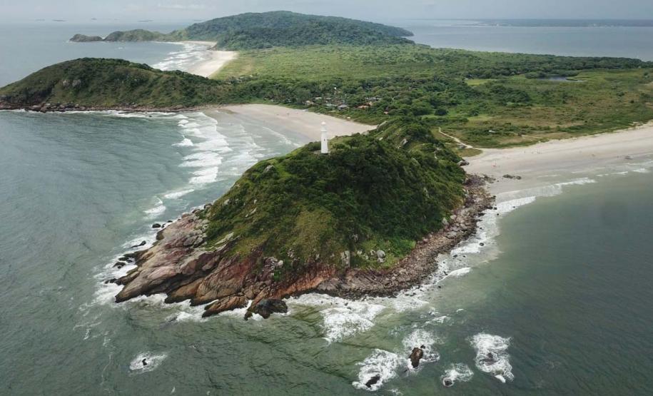 Foto aérea de paisagem da Ilha do Mel