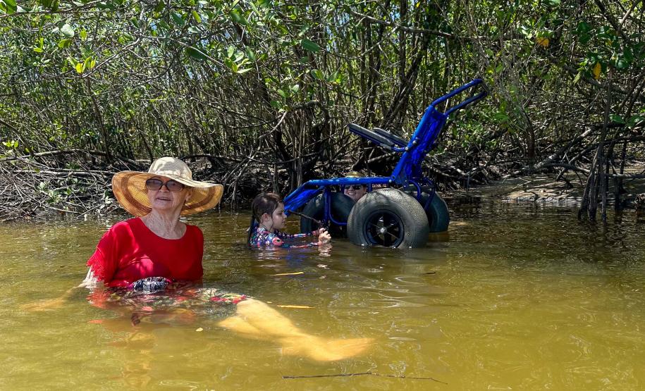 Foto de família com cadeira anfíbia
