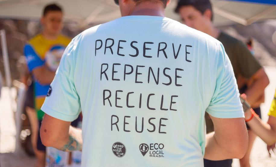 Foto de voluntários durante mutirão