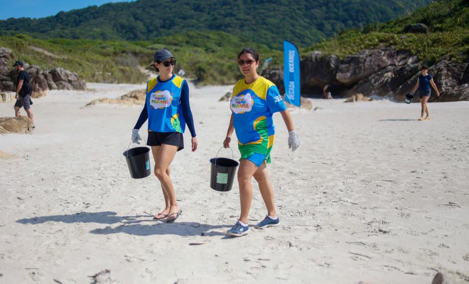 Foto de voluntários durante mutirão
