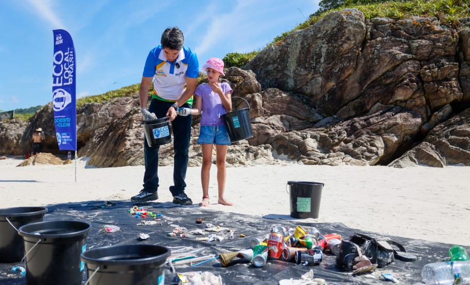 Foto de voluntários durante mutirão