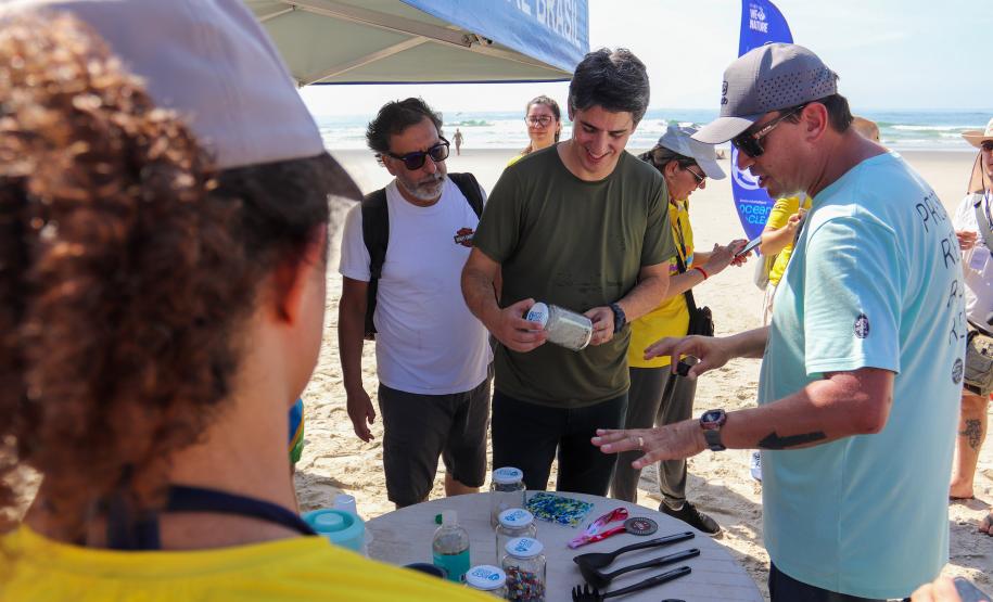 Foto de voluntários durante mutirão
