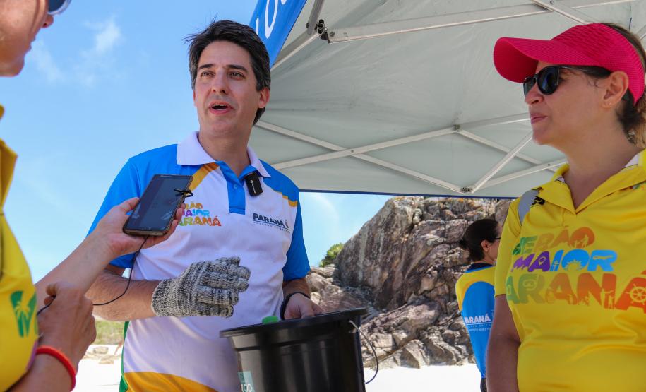 Foto de voluntários durante mutirão