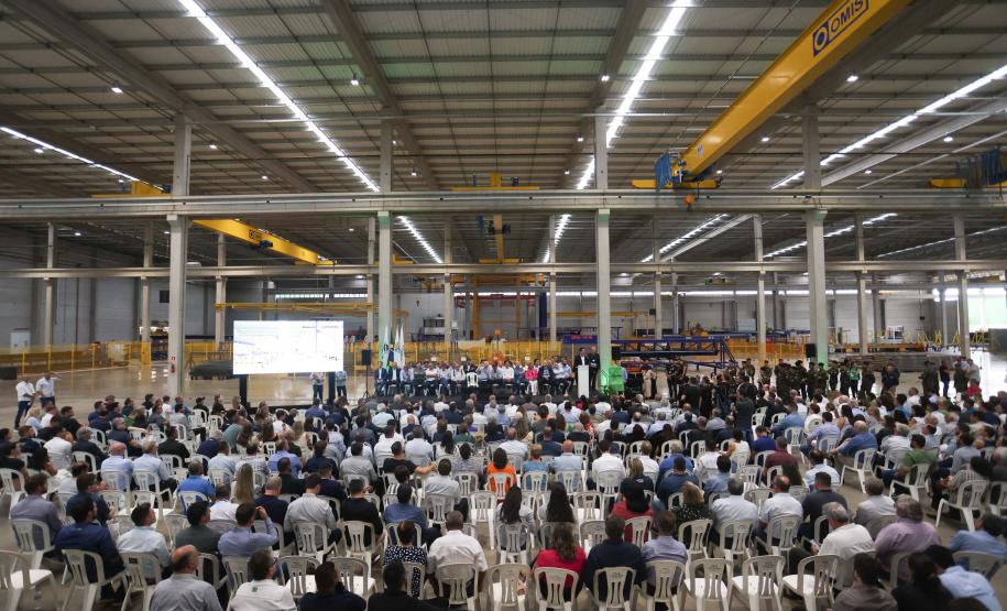 Foto de público em entrega da licença