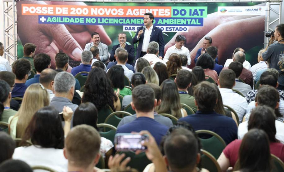 GOVERNADOR DISCURSSANDO NA POSSE DOS NOVOS SERVIDORES