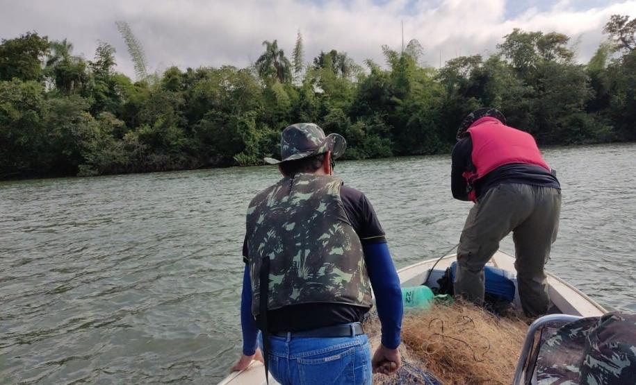 Foto de agentes em ação de fiscalização
