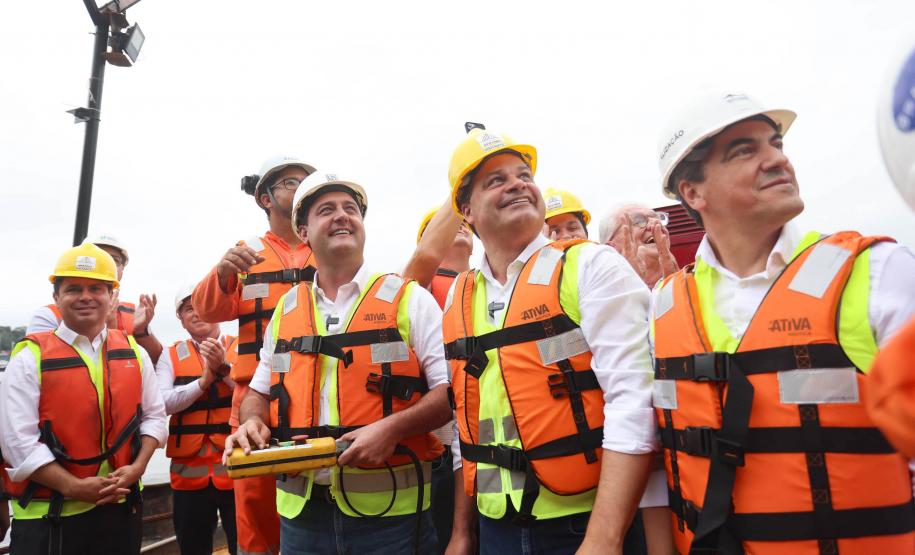 Comitiva governamental em Guaratuba