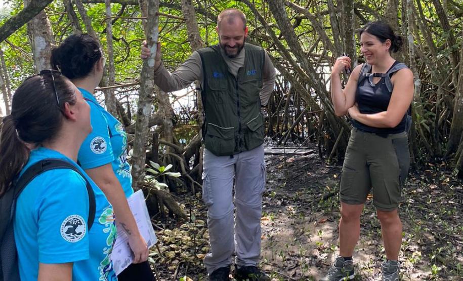 TECNICOS DO IAT JUNTO DE AGENTES Batalhão de Polícia Ambiental - Força Verde (BPAmb-FV)