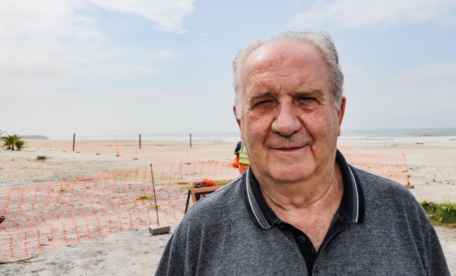 DIRETOR DE RECURSOS HIDRICOS DO IAT POSANDO PARA FOTO