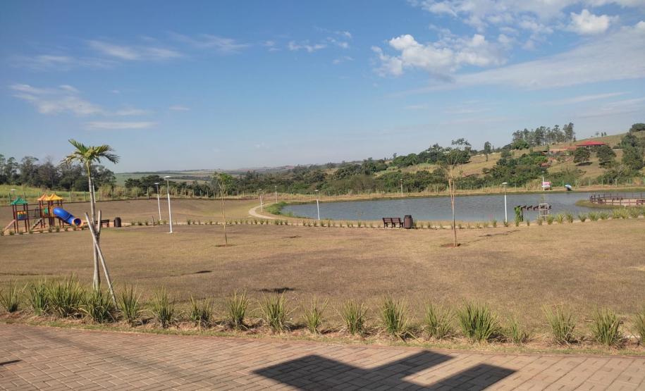 PARQUE COM VISÃO A NÍVEL DO SOLO