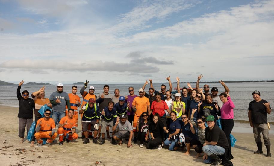 vOLUNTÁRIOS POSANDO PARA FOTO