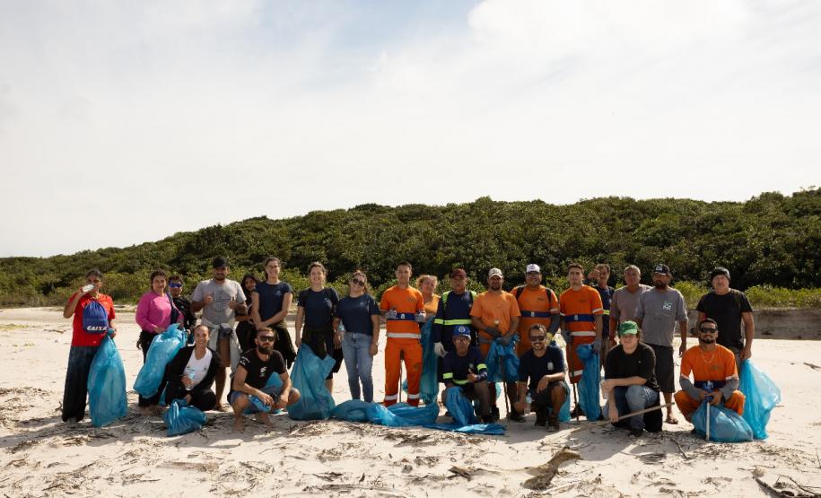 vOLUNTÁRIOS POSANDO PARA FOTO
