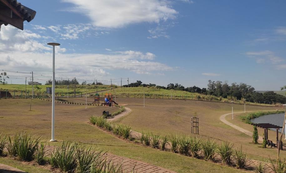 PARQUE COM VISÃO A NÍVEL DO SOLO