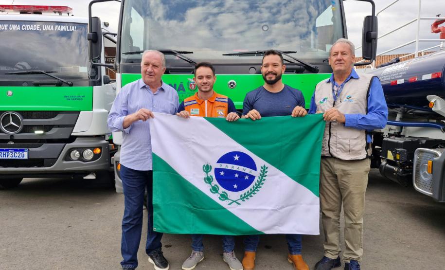 VOLUNTARIOS POSANDO PARA FOTO