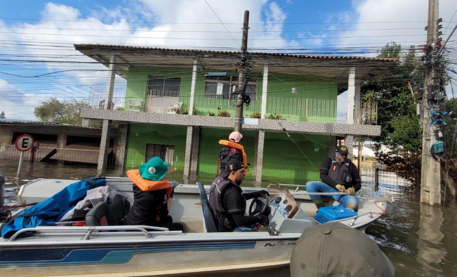 VOLUNTÁRIOS EM AÇÃO