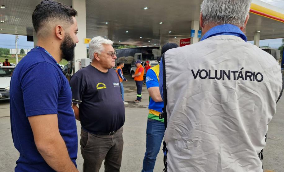 VOLUNTARIOS DEBATENDO