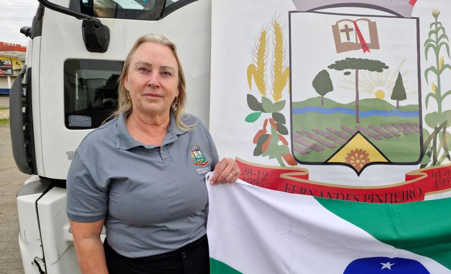 PREFEITA POSANDO PARA FOTO