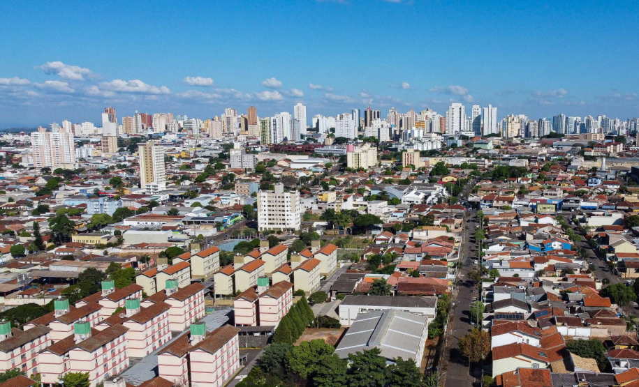 Vista aérea cidade paranaense