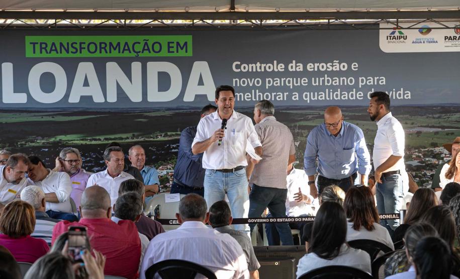 GOVERNADOR DISCURSSANDO