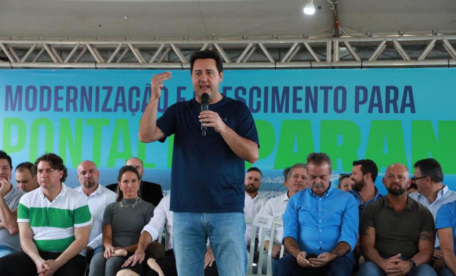 GOVERNADOR DISCURSSANDO