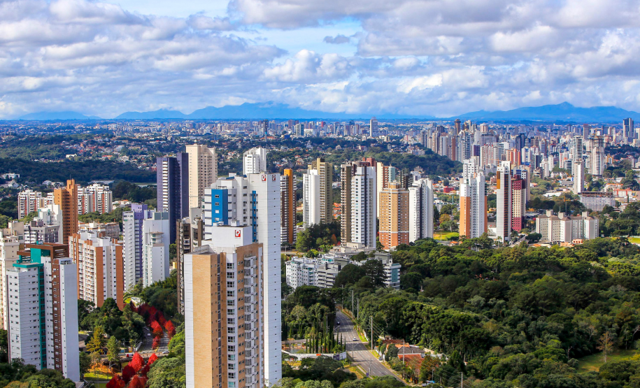 Vista aérea cidade paranaense