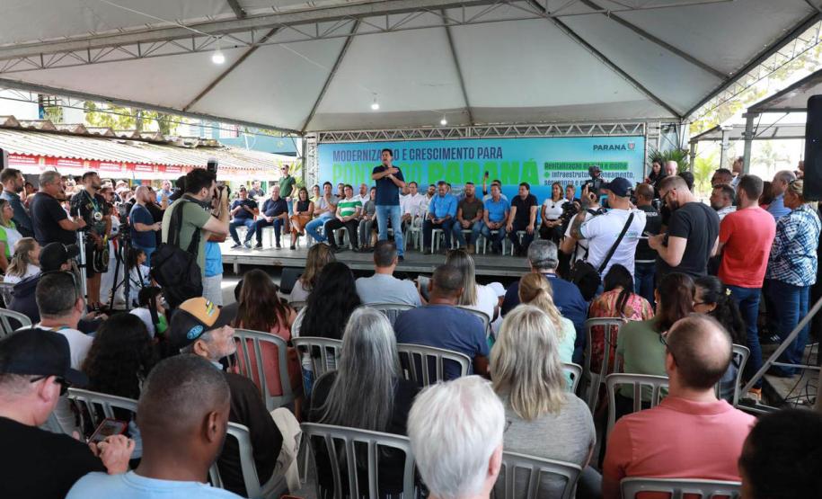 GOVERNADOR DISCURSSANDO