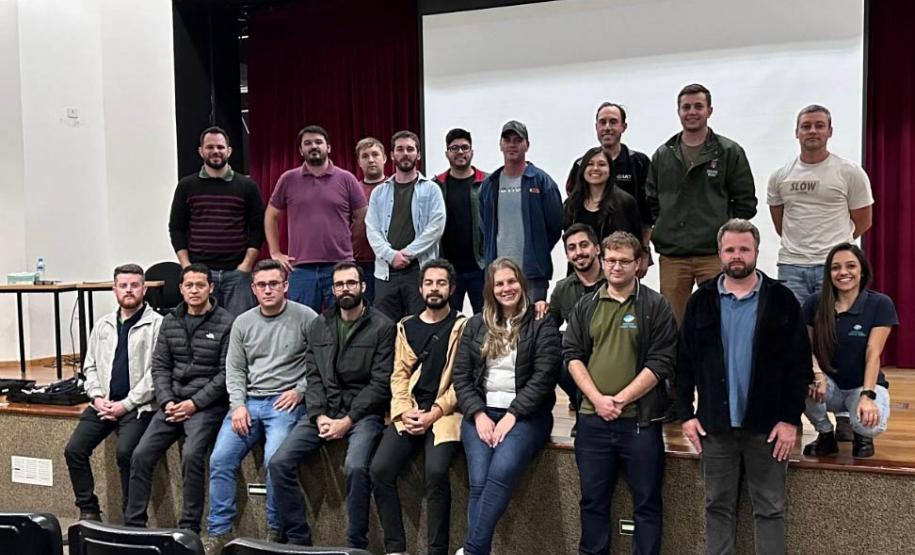 PESSOAS POSANDO PARA FOTO