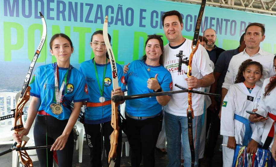 GOVERNADOR POSANDO COM ESPORTISTAS