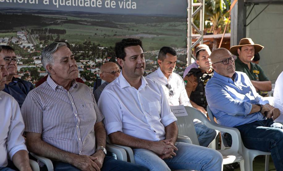 GOVERNADOR E COMITIVA ACOMPANHANDO O EVENTO