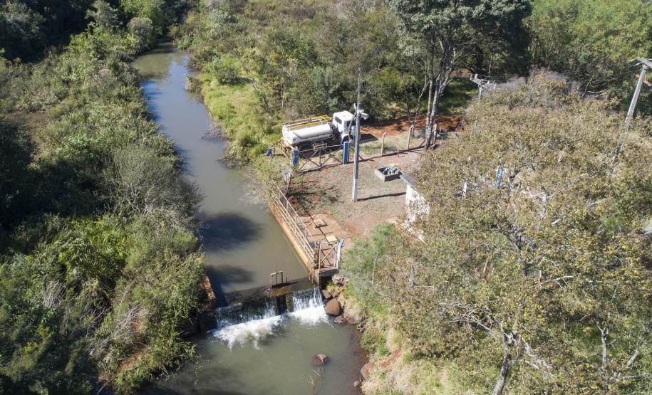 Foto aérea de bacia hidrográfica