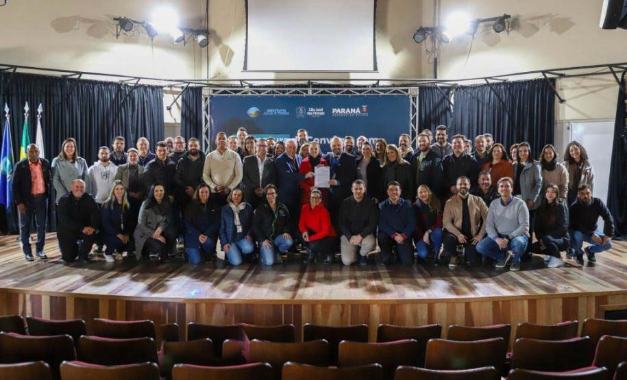 presentes posando para foto