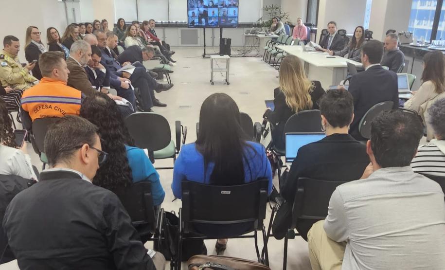 MEMBORS DO GOVERNO REUNIDOS