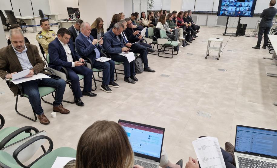 MEMBORS DO GOVERNO REUNIDOS