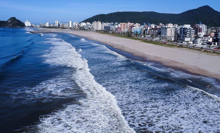 Vista aérea da orla de matinhos