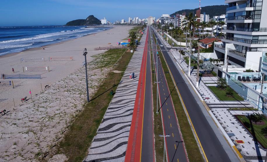 Vista aérea da orla de matinhos