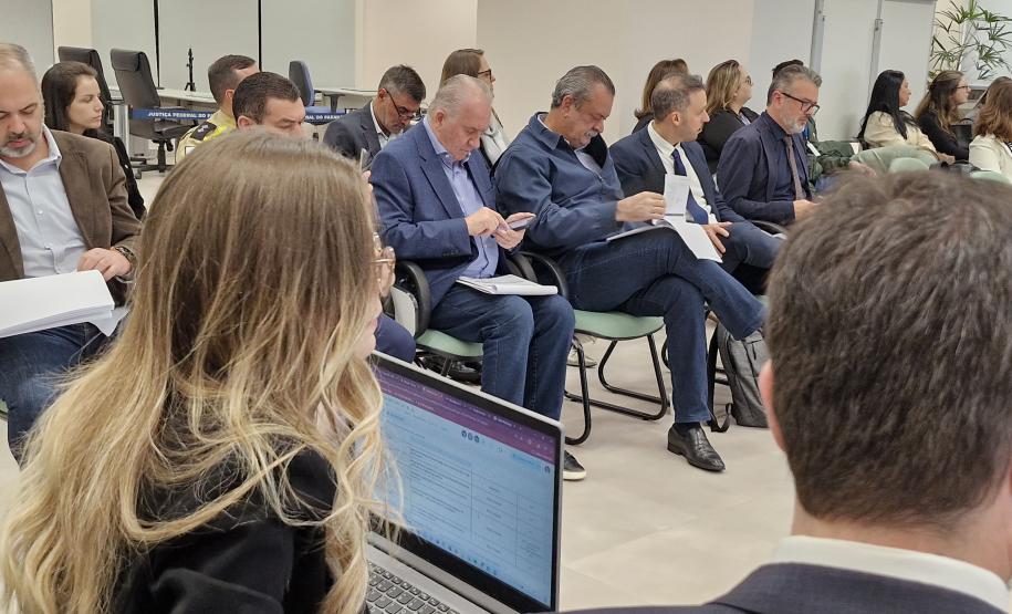 MEMBORS DO GOVERNO REUNIDOS