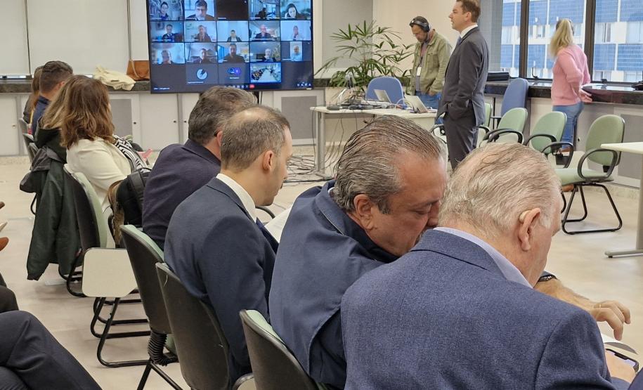 MEMBORS DO GOVERNO REUNIDOS