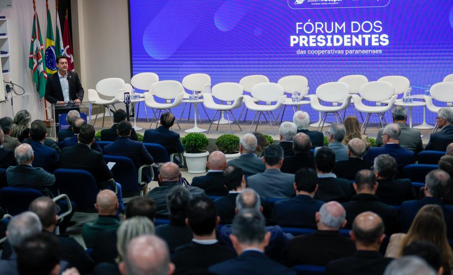 Foto do Governador Ratinho Júnior e demais autoridades em evento da Ocepar