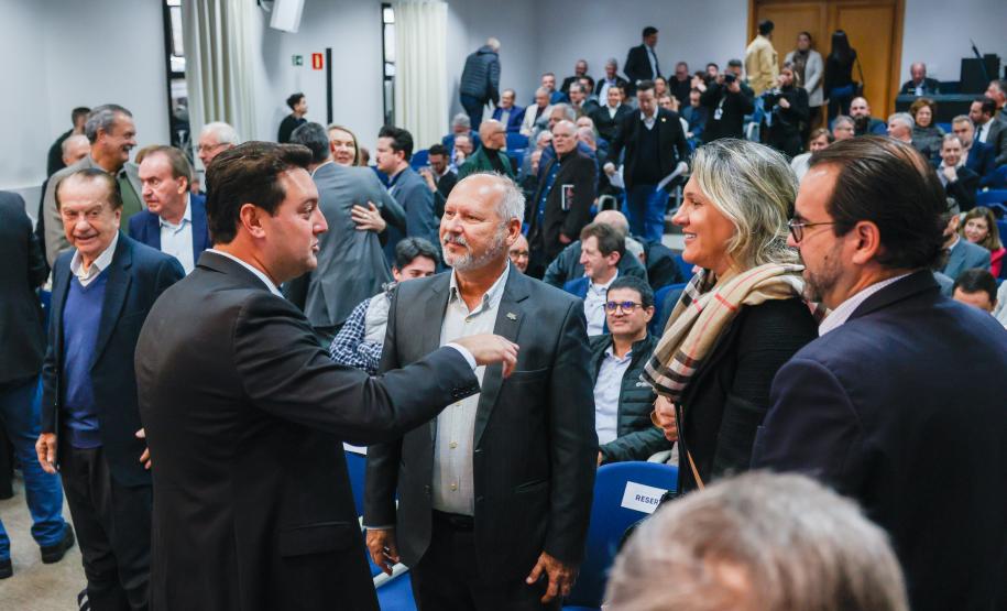 Foto do Governador Ratinho Júnior e demais autoridades em evento da Ocepar