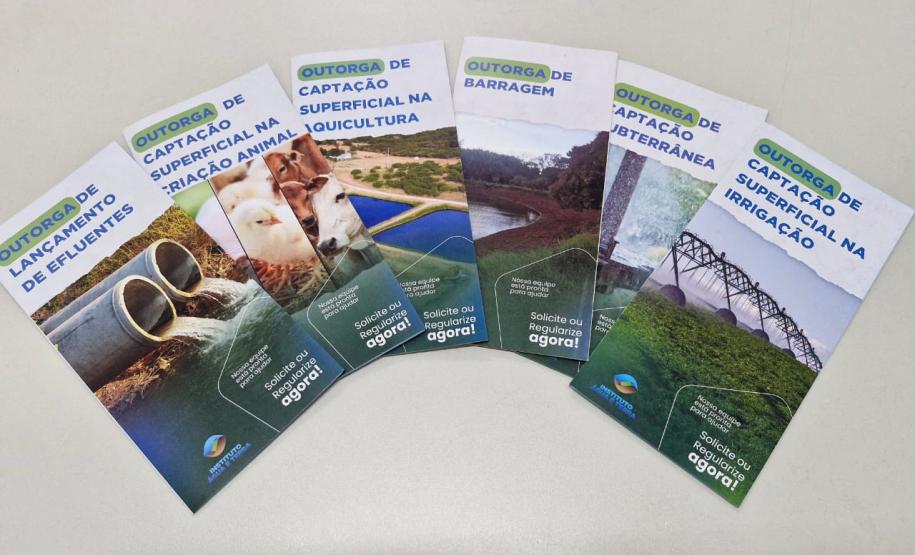 Foto das novas cartilhas do IAT