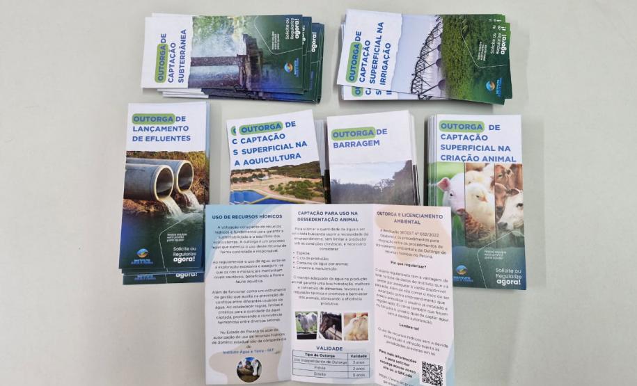 Foto das novas cartilhas do IAT