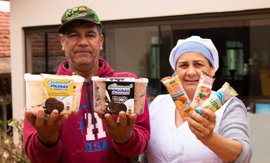 Foto de família beneficiada por poço